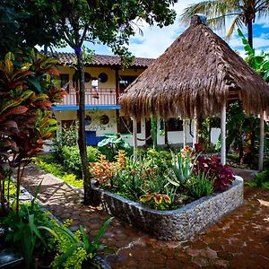 Hostal Jardín Escondido Hotel Vilcabamba Exterior photo