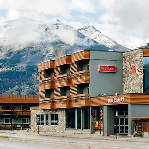 The Crimson Jasper Hotel Exterior photo