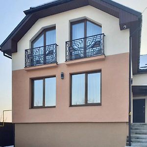 Apartment Sweethome 3 Free Parking Uzhhorod Exterior photo