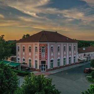 Körös Panzió és Étterem Hotel Gyomaendrőd Exterior photo