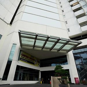 Twin Hotel Surabaia Exterior photo