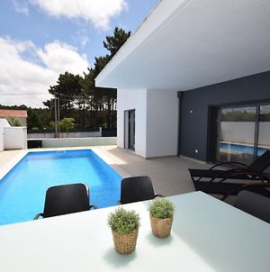 Modern Villa With Private Pool Near The Beautiful Beach Of Foz De Arelho Nadadouro Exterior photo