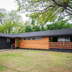 New-The Mod Poppy Large Home 10 Minutes From It All Waco Exterior photo