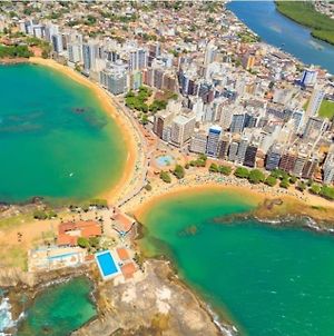 Casa Super Agradável, 250 metros da praia da Areia Preta, cinco quartos com ar, wifi, garagem, completa Vila Guarapari Exterior photo