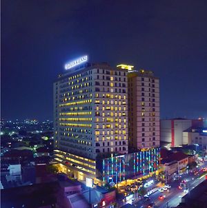 Louis Kienne Hotel Pemuda Semarang Exterior photo