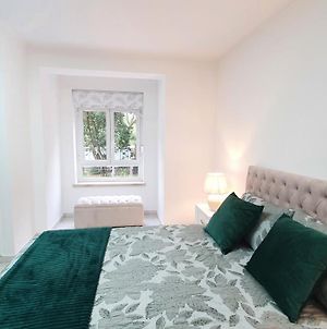 Caldas Da Rainha'S Green & White Apartamento Exterior photo