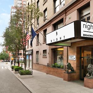 Night Hotel Broadway Nova Iorque Exterior photo