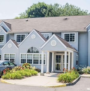 Microtel Inn & Suites By Wyndham Bethel/Danbury Exterior photo