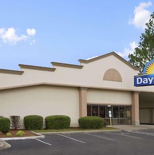 Days Inn By Wyndham Fayetteville-South/I-95 Exit 49 Exterior photo