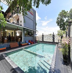 Reddoorz Plus Near Mall Bali Galeria 2 Hotel Dempassar Exterior photo