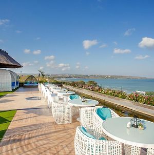 Jimbaran Bay Beach Resort & Spa Exterior photo