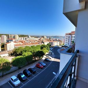 Lisbon 2 Bedroom Apartment With Balcony In Algés Exterior photo
