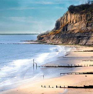 Quirky 2-5 Bed Isle Of Wight Beach Escape! Pet Friendly & Ferry Deals #Flamingotides Shanklin, Iow Exterior photo