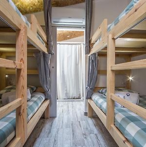 A Pousada Vila Maria Mix Dorm By Host-Point Costa da Caparica Exterior photo