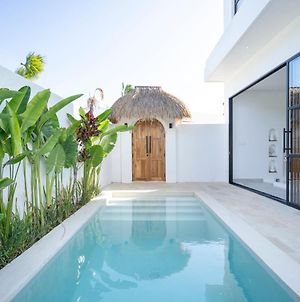 Palm 7 By Yolla Hospitality - One Bedroom Villa Pecatu Exterior photo