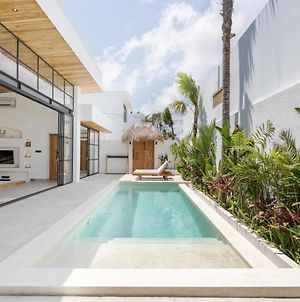 Palm 9 By Yolla Hospitality - Two Bedroom Villa Pecatu Exterior photo
