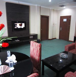 Furaya Hotel Pekanbaru Exterior photo