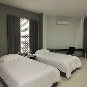 Studio Inn And Suites Semarang Exterior photo