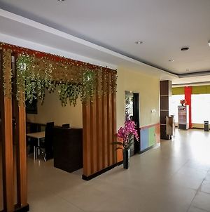 Nida Rooms Tampan Hj Soebrantas Tampan Pekanbaru Exterior photo