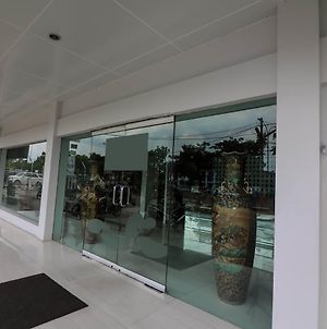 Nida Rooms Sudirman 240 Marpoyan Damai Pekanbaru Exterior photo