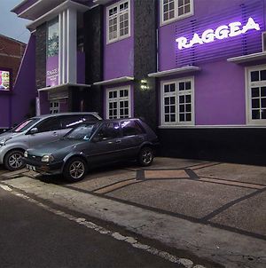 Raggea Hotel Malang Exterior photo