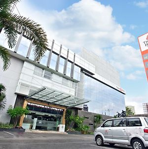 Tjokro Hotel Pekanbaru Exterior photo