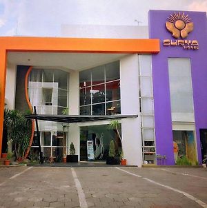 Surya Boutique Hotel Powered By Archipelago Semarang Exterior photo