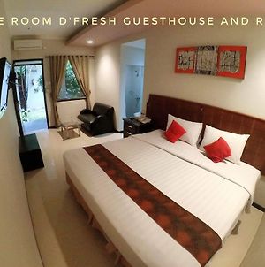 D'Fresh Guesthouse & Resto Malang Exterior photo