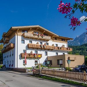 Der Dolomitenhof - Tristach Hotel Lienz Exterior photo