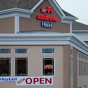 Aashram Hotel By Niagara River Cataratas do Niágara Exterior photo