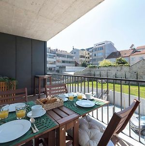 Lovelystay - Downtown Balcony Apartment With Free Parking Porto Exterior photo