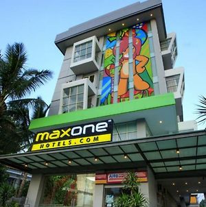 Maxone Ascent Hotels Malang Exterior photo