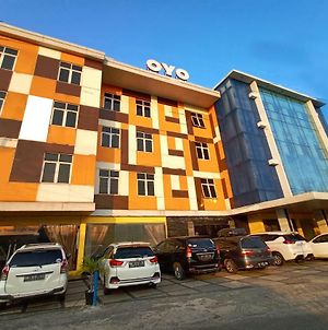 Oyo 1161 Stefani City Hotel Pekanbaru Exterior photo