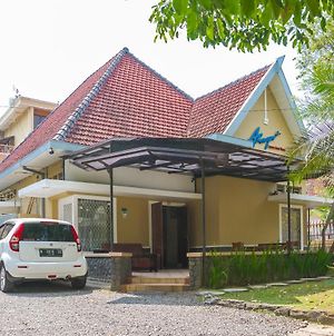 Reddoorz Plus Near Brawijaya Museum Malang Exterior photo