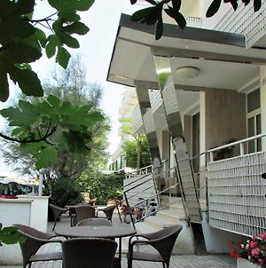 Hotel Villa Fiorita Cervia Exterior photo
