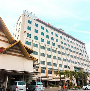 Mutiara Merdeka Hotel Pekanbaru Exterior photo