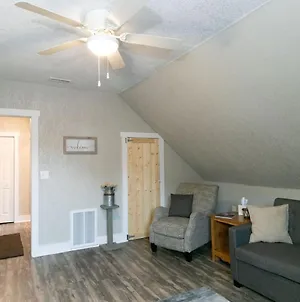 Spacious Rustic Downtown Market St 1 Bedroom Apt, Sleeps Up To 5, Steps To Honeywell & Eagles Theatre Wabash Exterior photo