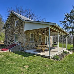 Idyllic Hellertown Cottage With Patio And Fire Pit! Bethlehem Exterior photo