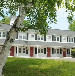 University Lodge Amherst Exterior photo