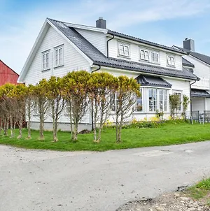 Awesome Home In Vanse With 3 Bedrooms Farsund Exterior photo
