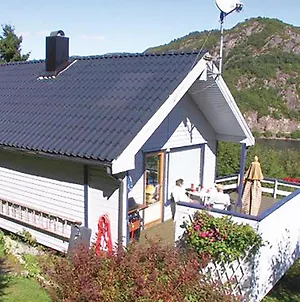 Amazing Home In Lyngdal With 3 Bedrooms Osestad Exterior photo