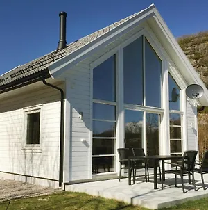 Nice Home In Lyngdal With 4 Bedrooms Exterior photo