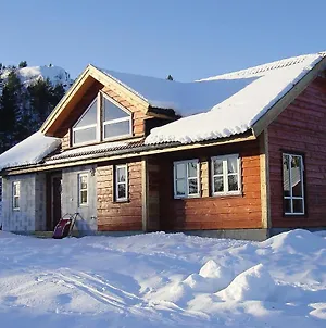 Nice Home In Kvinlog With 5 Bedrooms Stakkeland Exterior photo