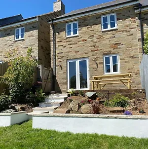 Stylish 3 Bed Home With Allocated Parking For 2 Liskeard Exterior photo