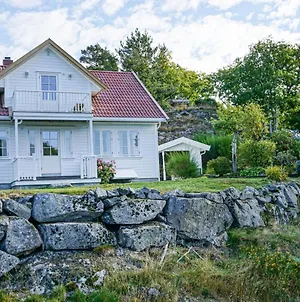 Beautiful Home In Farsund With 4 Bedrooms And Wifi Exterior photo
