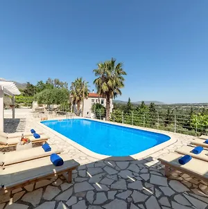 Villa Chrysallis With Heated Pool Georgioupoli Exterior photo