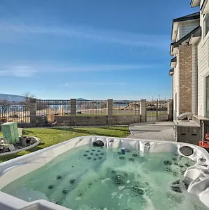 Pasco Condo With Columbia River Views And Hot Tub Exterior photo