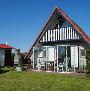 Gemutliches Ferienhaus Mit Garten Und Einer Terrasse Mit Windfang Anjum Exterior photo