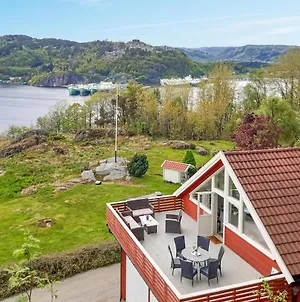 Nice Apartment In Lyngdal With 3 Bedrooms And Wifi Exterior photo