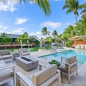 Gorgeous Waterfront Villa In Miami Beach Exterior photo
